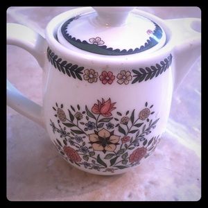 Bauscher Weiden Tea set- small pot w/tiny creamer